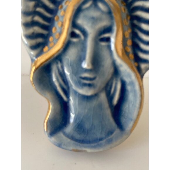 Virgin Mary Brooch Pin Blue Gold Trim Ceramic Glazed Painted Signed VTG - Picture 2 of 4